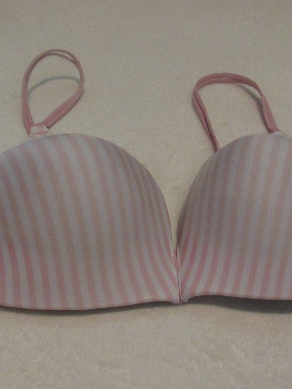 Victoria's Secret No Wire Bra Pink/White Size 38C USED
